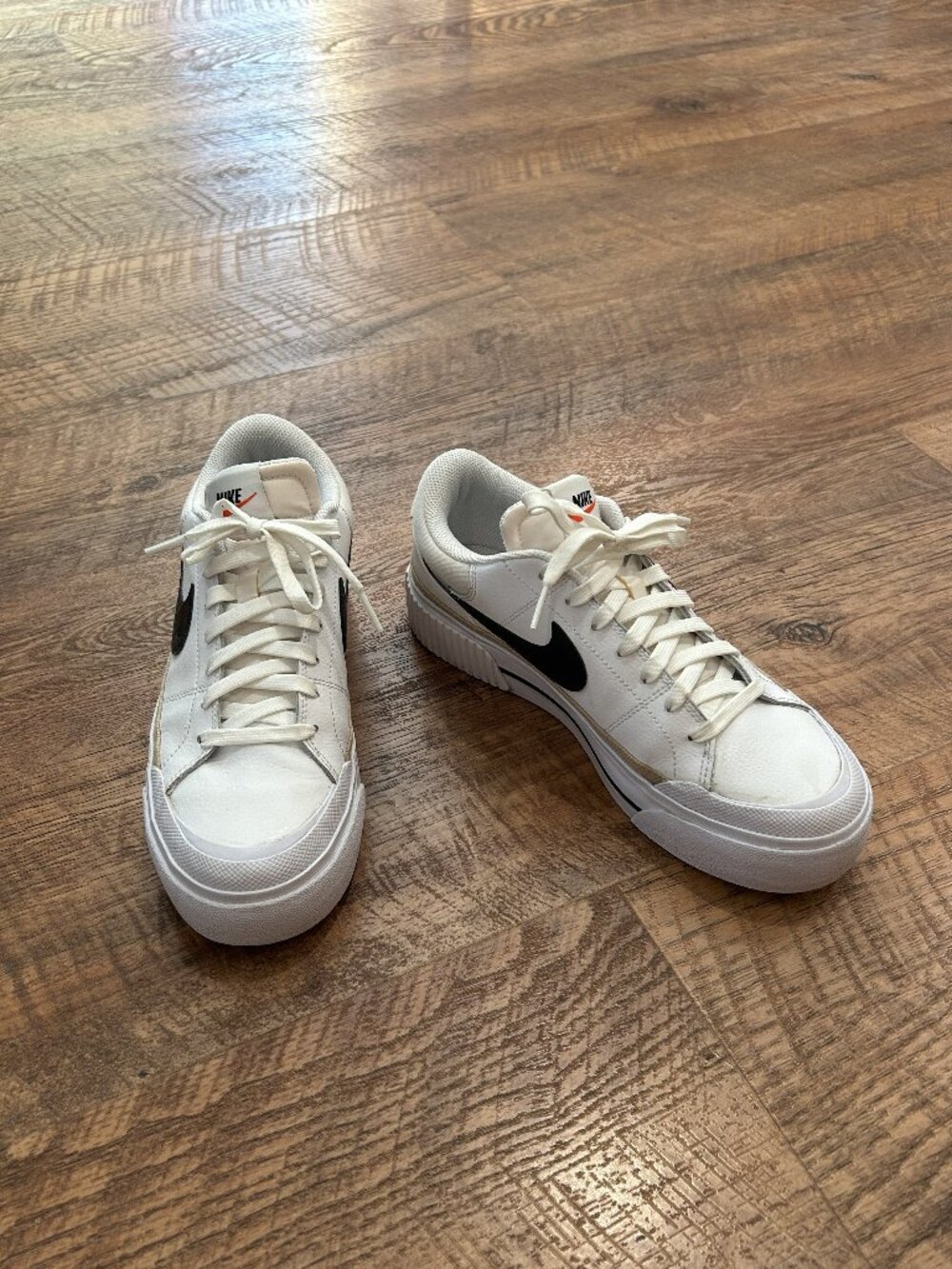 Women's Nike Court Legacy Lift sneaker, size 9 - Picture 2 of 5